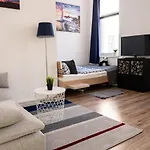 Fullhouse - Magdeburg - L36 Blue Apartment