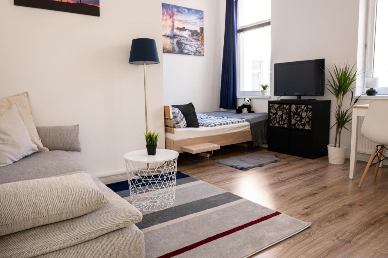 Fullhouse - - L36 Blue Apartment Magdeburg