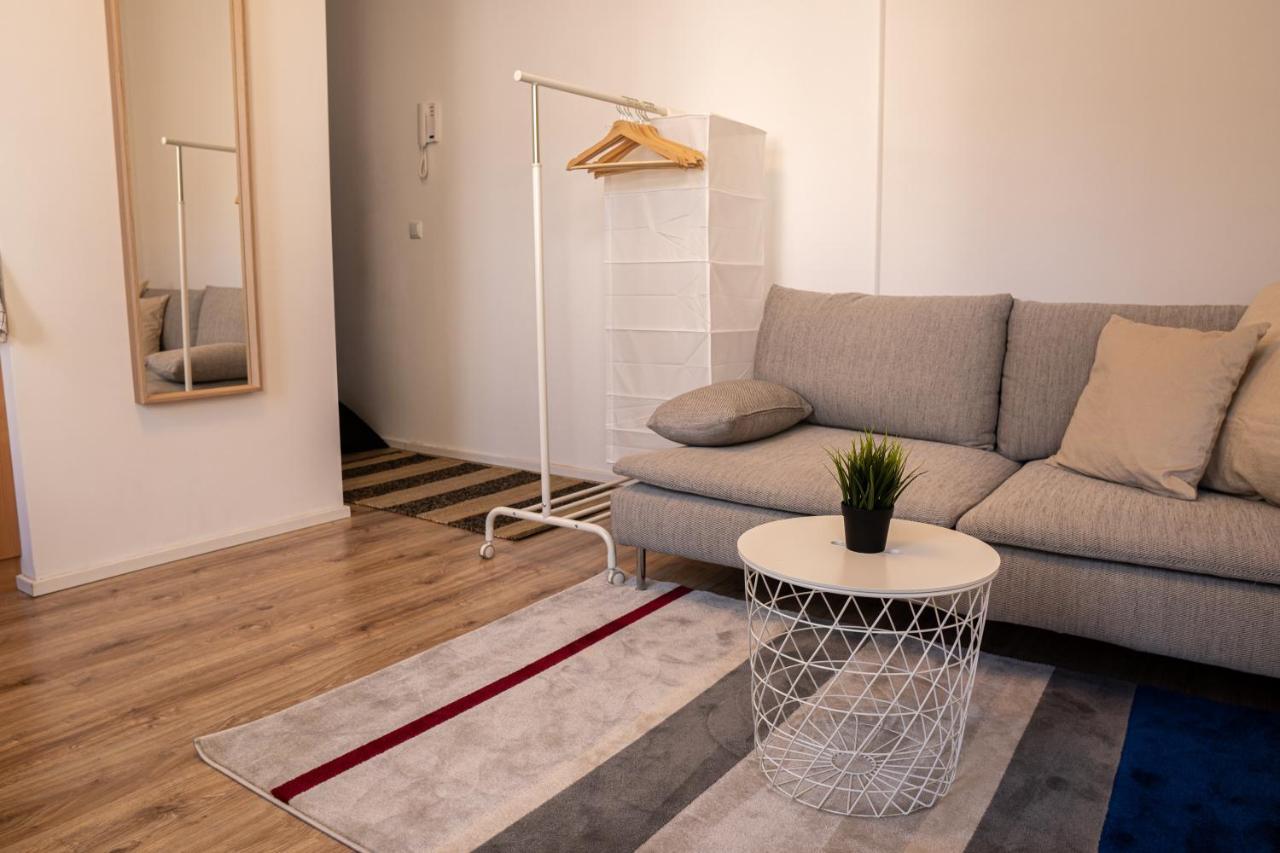 Fullhouse - - L36 Blue Apartment *